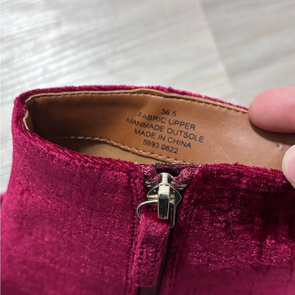 Velvet Croc-Embossed Ankle‎ Boots - Burgundy KURT GEIGER LONDON - Picture 7 of 9